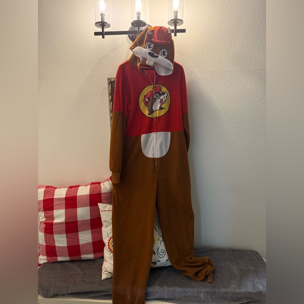 Buc-ee’s  Beaver fleece onesie size adult S/M.  Halloween Costume or Pajamas!